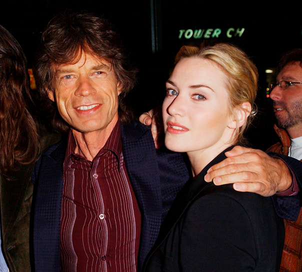 С певцом Миком Джаггером на премьере фильма «Энигма» в 2002 году в Нью-Йорке. Фильм, как и большинство проектов, в которых она снялась сразу после «Титаника», провалился в прокате, но был тепло встречен критиками