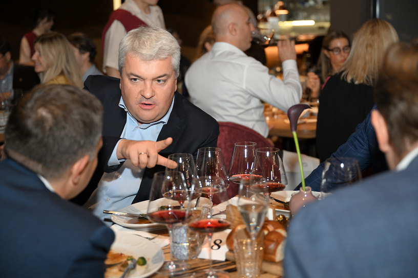 Генеральный директор АНО «Институт развития интернета» Алексей Гореславский на винном ужине, организованном клубом «Коммерсантъ»