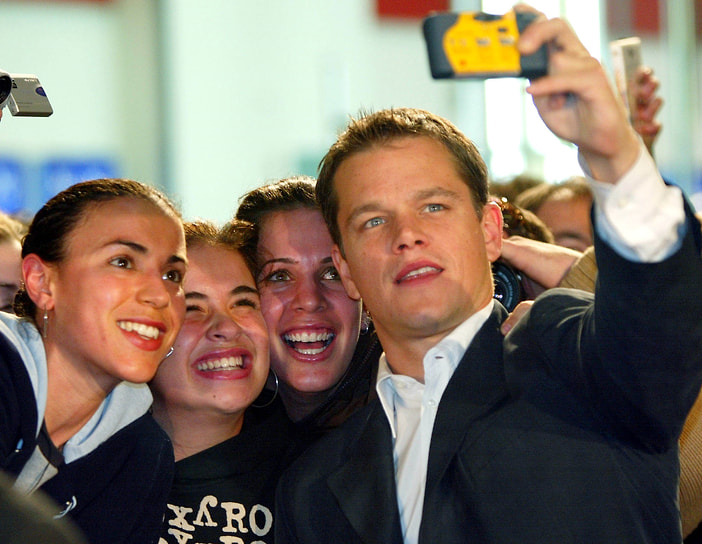 Самой кассовой частью франшизы стал Борн под номером три, «Ультиматум». Сборы картины составили почти $500 млн при бюджете $110 млн. Всего вышло четыре фильма франшизы. Последняя часть под названием «Джейсон Борн» вышла на экраны в 2016 году
&lt;br>На фото: актер с фанатками на австралийской премьере фильма «Превосходство Борна», 2004 год