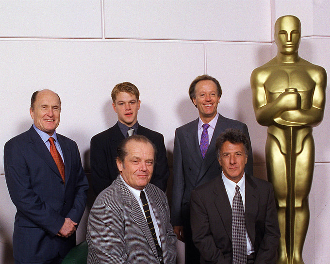 Актеры, номинированные на премию «Оскар» в 1998 году, слева направо: Роберт Дюваль, Джек Николсон, Мэтт Деймон, Питер Фонда и Дастин Хоффман 