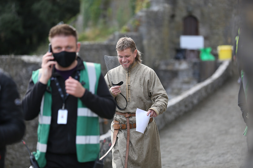 Мэтт Деймон на съемках исторического блокбастера Ридли Скотта «Последняя дуэль», который вышел на российские экраны в октябре 2021 года
