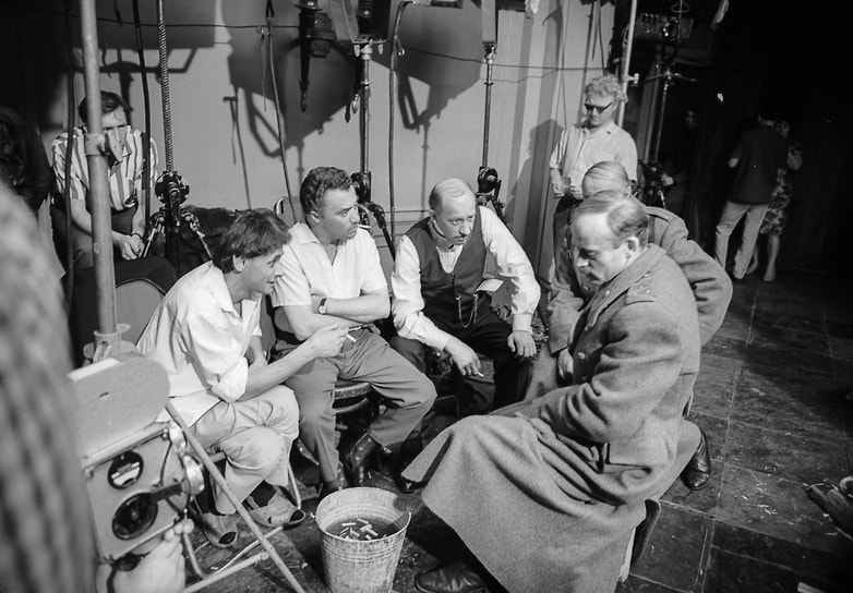 Роль Парамона Корзухина в фильме «Бег», созданном по произведениям Михаила Булгакова, стала одной из самых знаменитых в карьере Евстигнеева. В этот фильм режиссеры Александр Алов и Владимир Наумов утвердили актера без проб и позволяли ему много импровизировать. В результаты сцены с участием Евгения Александровича стали одними из самых ярких в фильме