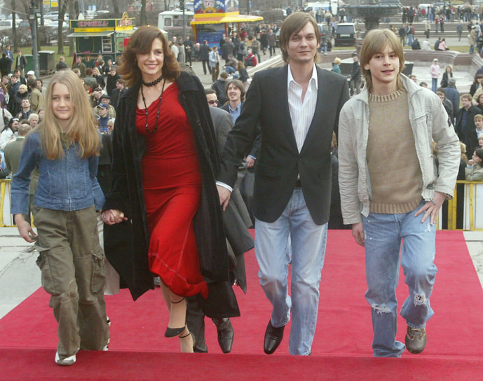 У Филиппа Янковского и Оксаны Фандеры родились сын Иван и дочь Елизавета