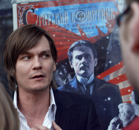 В 2005 году на экраны вышел снятый Филиппом Янковским детектив «Статский советник» по роману Бориса Акунина (настоящее имя — Григорий Чхартишвили; объявлен иноагентом в РФ). Сам режиссер сыграл в картине эпизодическую роль  