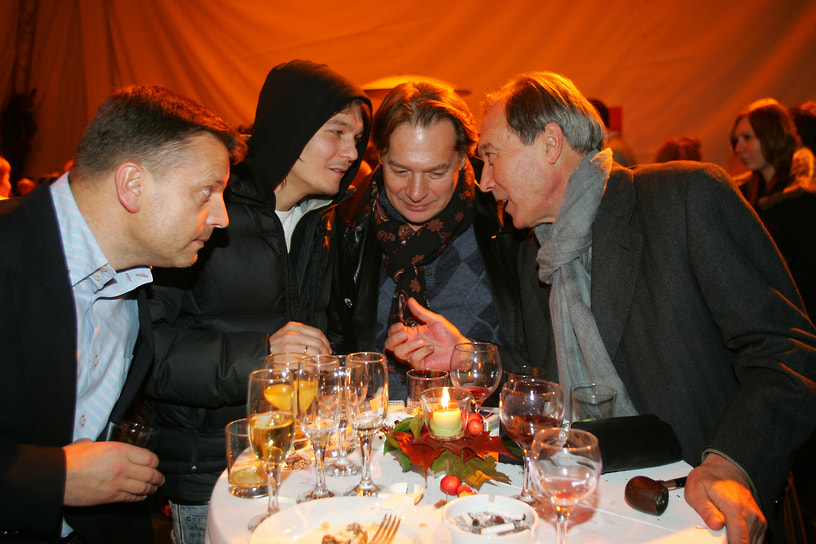 Слева направо: журналист Леонид Парфенов, режиссер Филипп Янковский, президент «Рекламного картеля» Игорь Янковский и актер Олег Янковский на открытии бутика Bosco di Ciliegi в Санкт-Петербурге, 2007 год 