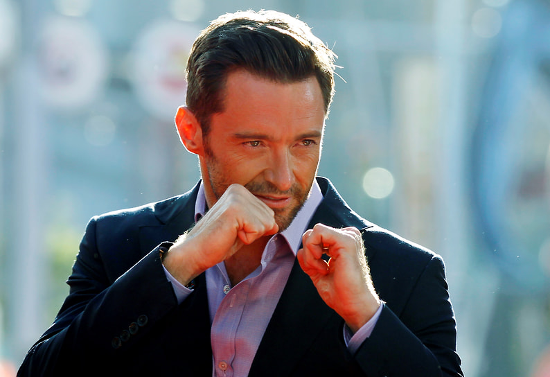 Хью Джекман прошел курс специальных тренировок по рукопашному бою для того, чтобы научиться управляться с когтями своего персонажа Росомахи. В общей сложности актер сыграл Росомаху уже в девяти фильмах о похождениях Людей Икс