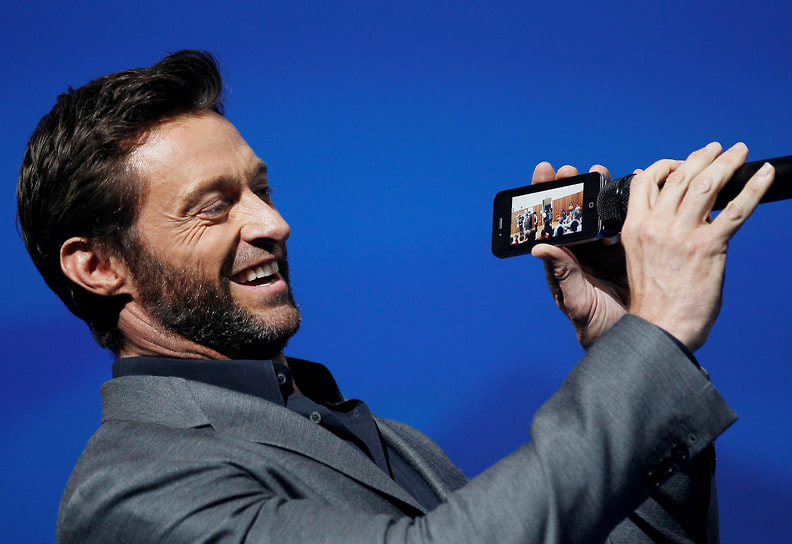 У Хью Джекмана много хобби: он играет на фортепьяно, гитаре и скрипке, увлекается гольфом, регби и крикетом, любит плавать, походы, летать на планере, а также занимается виндсерфингом