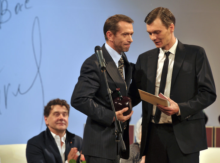 С актерами Сергеем Маковецким (слева) и Владимиром Машковым на вручении премии Олега Янковского «Творческое открытие» в рамках фестиваля «Черешневый лес», 2011 год
