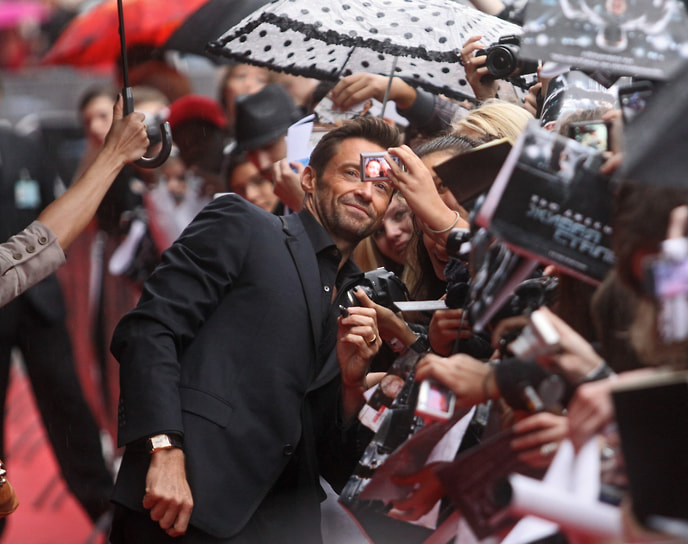 Хью Джекман — единственный исполнитель в истории Бродвея, получивший все основные театральные премии в течение одного сезона — за роль в The Boy from Oz (это был дебют актера на Бродвее): «Тони», Drama Desk, Outer Critics Circl (так называемая «тройная корона Бродвея»). Помимо этих наград Джекман получил также премии Drama League издания Theatre World и премию Фреда Астера