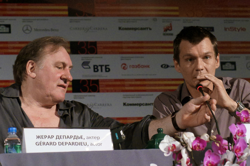 Актер Жерар Депардье и режиссер Филипп Янковский на пресс-конференции фильма «Распутин» на Московском международном кинофестивале, 2013 год