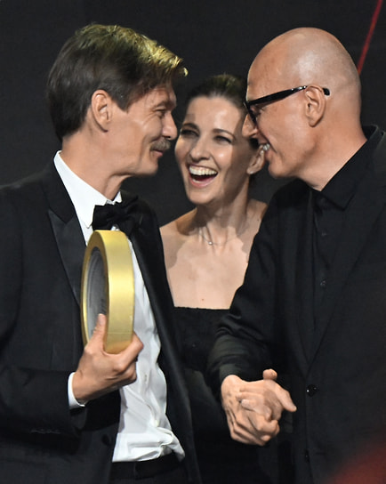 Последней актерской работой Филиппа Янковского на данный момент является роль в сериале «Чужие деньги» 2025 года
&lt;BR>На фото: с продюсером COSMOS Studio Наталией Шнайдеровой и замдиректора МХТ имени А.П. Чехова Вадимом Верником на вручении премии Ассоциации продюсеров кино и телевидения, 2024 год