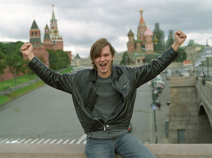 Филипп Янковский родился в семье актеров Олега Янковского и Людмилы Зориной. Впервые снялся в кино в 1974 году в фильме «Зеркало» Андрея Тарковского. В 1990 году окончил Школу-студию МХАТ (курс Олега Табакова), а затем режиссерский факультет ВГИКа 