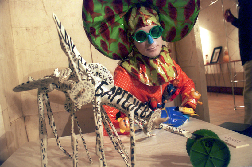 Со своей куклой на выставке «Кукла от звезды», 2000 год