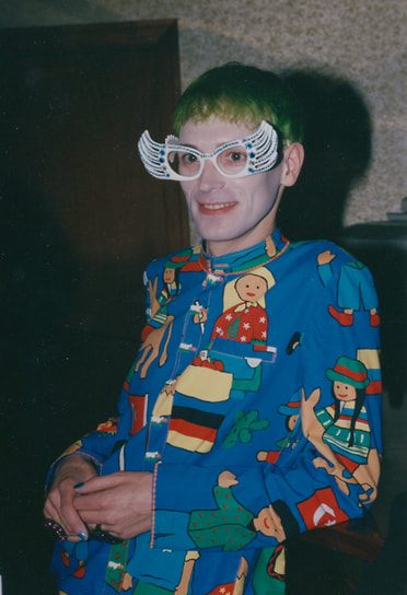 Первый успех художнику принес перформанс «Ботанический балет» в 1992 году. В 1996-м он стал членом Союза художников города Москвы