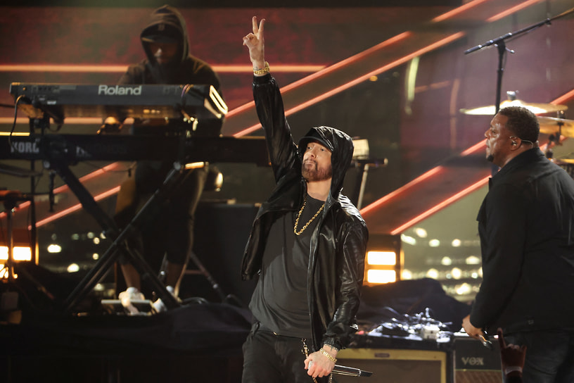 В 2022 году артист был включен в Зал славы рок-н-ролла. Попасть в него раньше музыкант просто не мог. По правилам премии, артист может быть номинирован только спустя 25 лет после выхода своего первого коммерческого релиза
&lt;BR>На фото: во время выступления на церемонии включения