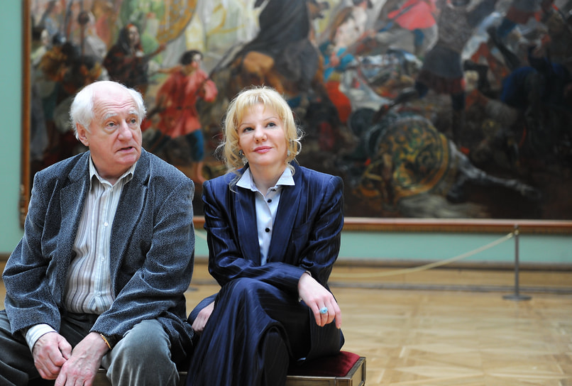 С дочерью Александрой на вручении премии «Хрустальная Турандот». В 2008 году дочь режиссера получила награду за «Лучшую женскую роль» в спектакле «Женитьба» 