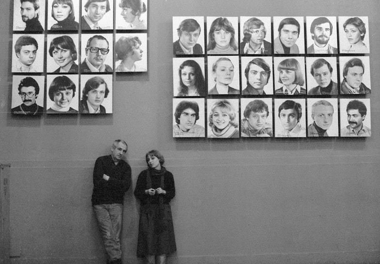 В 1978-2006 годах Марк Захаров преподавал на режиссерском факультете ГИТИСа. Студенты в шутку называли его «Мрак Анатольевич»&lt;br>
На фото: с заслуженной артисткой РСФСР Еленой Шаниной в фойе Московского театра имени Ленинского комсомола