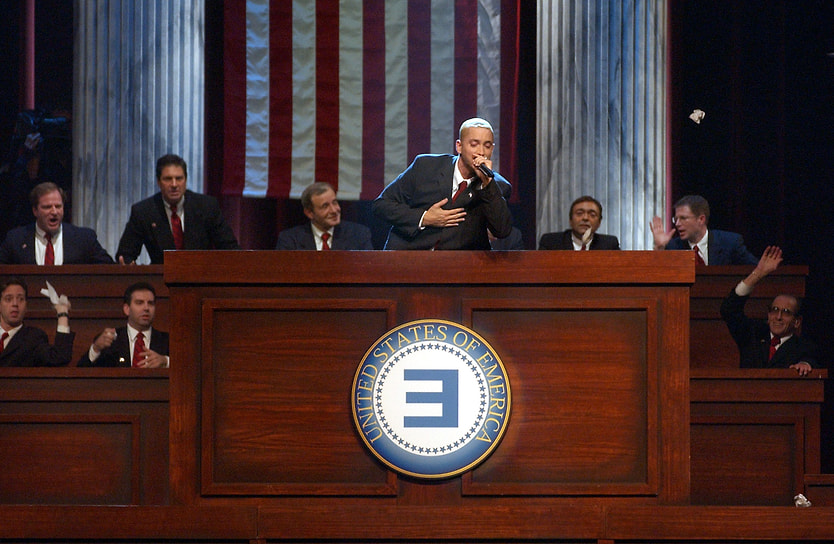 На MTV Video Music Awards-2002 Эминем был артистом, получившим наибольшее число номинаций. На церемонии награждения музыкант исполнил треки «White America» (на фото во время исполнения песни) и «Cleaning Out My Closet»