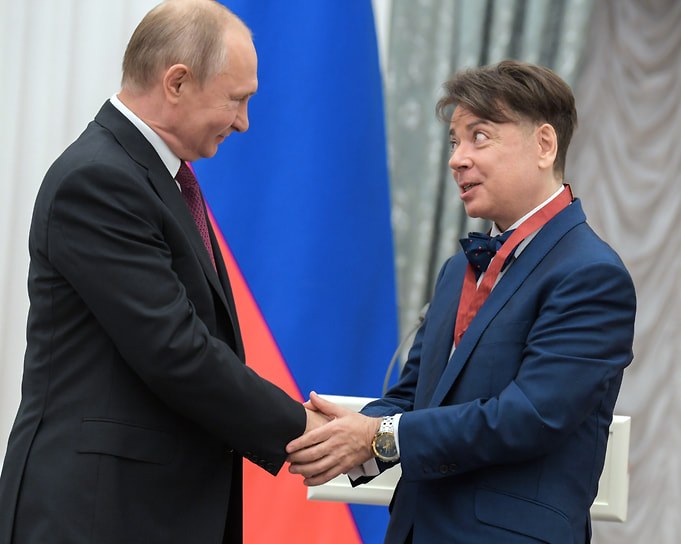 В 2012 году Валентин Юдашкин был доверенным лицом Владимира Путина на выборах президента России. Модельер награжден орденами Почета, «За заслуги перед Отечеством» IV и III степени