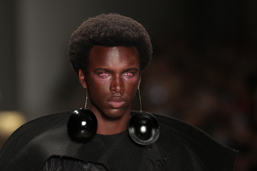 Показ коллекции дизайнера Леонардо Кастро