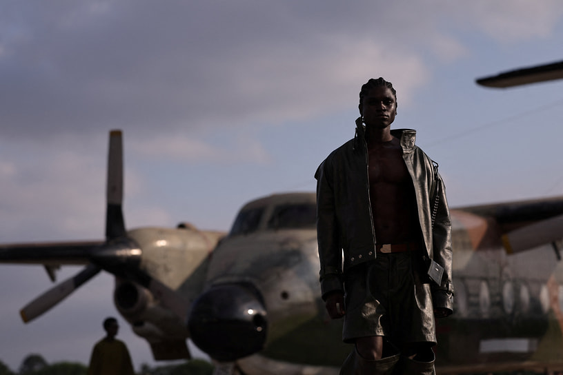 Показ коллекции бренда Forca Studio в аэропорту Кампу-ди-Марти в Сан-Паулу