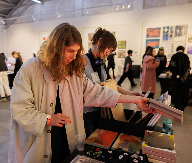 Осенний маркет современного искусства WIN-WIN на «Винзаводе»