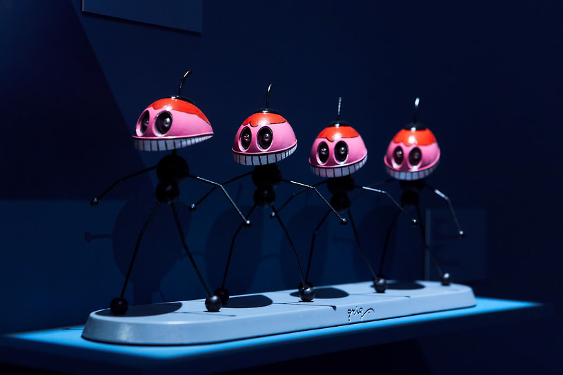 Экспозиция выставки Владимира Грига «Спасибо вам, что были снами»