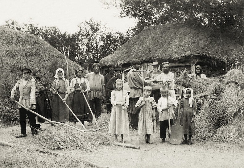 Иван Филатов. «Толока. Семьи Филатовых, Даньшиных и Варламцевых во время молотьбы», 1902
