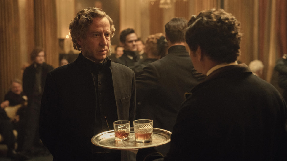 Кадр из сериала «Дом Гиннессов», режиссеры Том Шенкленд и Муния Аки, 2025