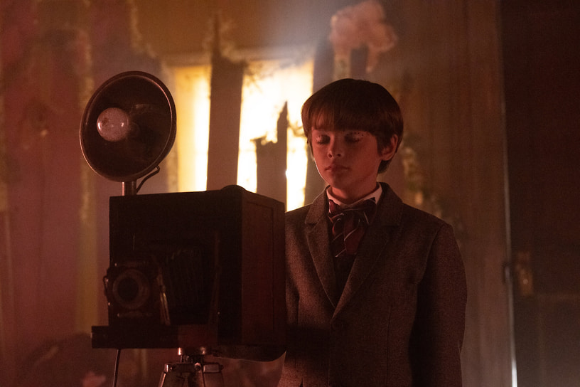 Кадр из фильма «Песочный человек», режиссер Колин Тилли, 2025