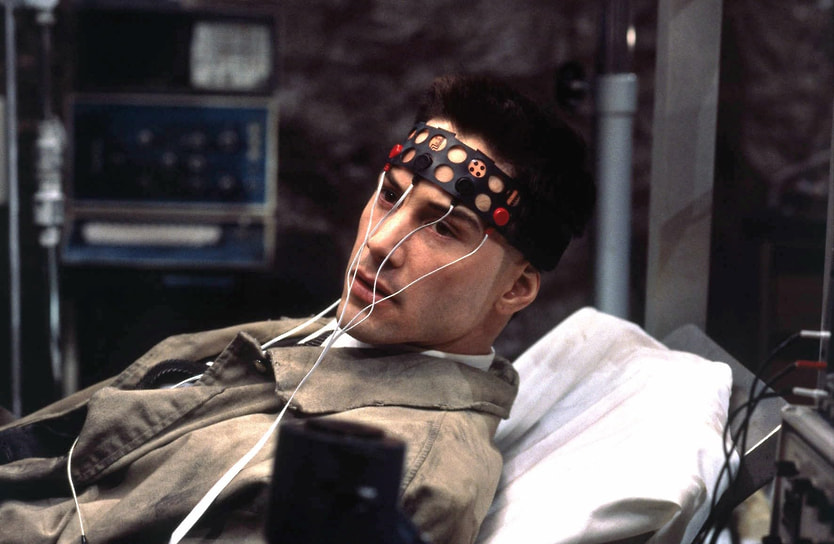 Кадр из фильма «Джонни Мнемоник», режиссер Роберт Лонго, 1995