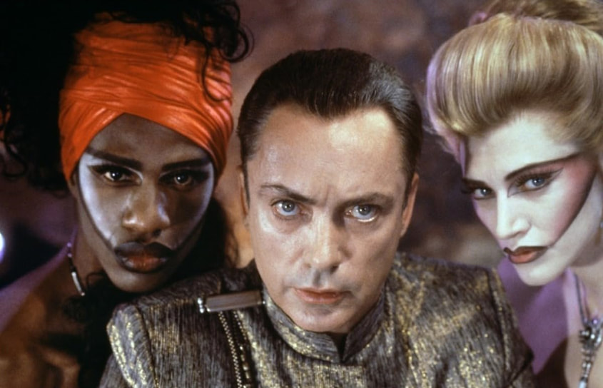 Кадр из фильма «Джонни Мнемоник», режиссер Роберт Лонго, 1995