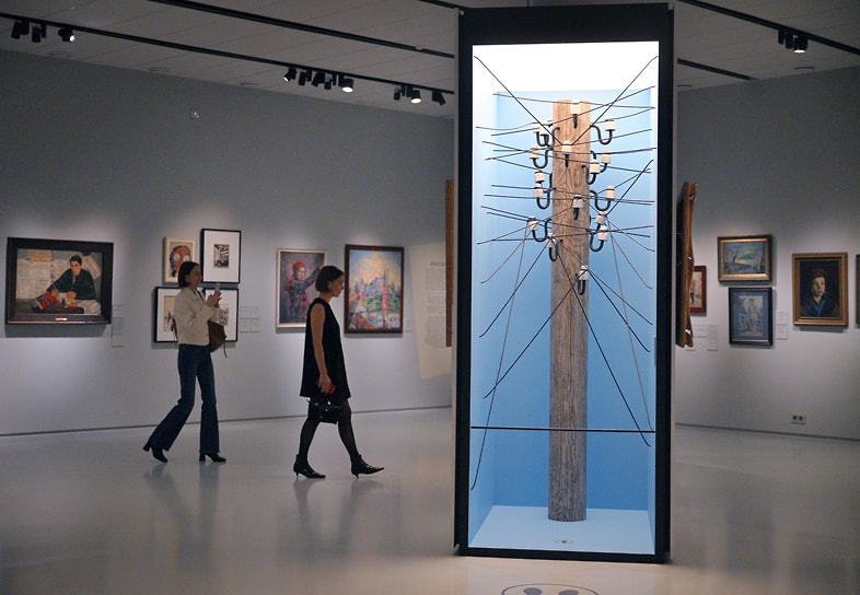 Первые электрические столбы появились в Москве в 1880-е, когда Владимир Гиляровский начинал свою карьеру репортера