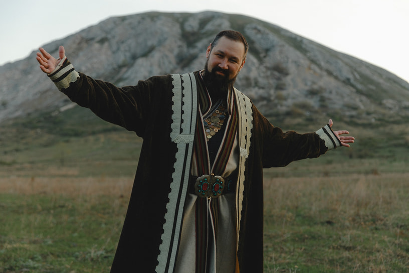 Кадр из клипа Ay Yola «Homay», 2025