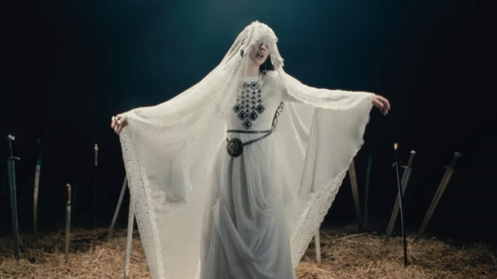 Кадр из клипа Ay Yola «Ugez», 2025