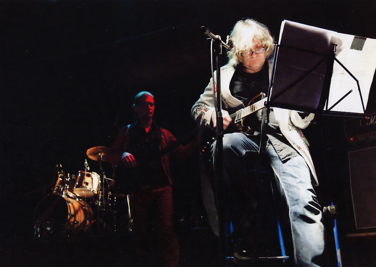 Концерт группы «Коммунизм» — рок-проекта, основанного в январе 1988 года Егором Летовым, Олегом Судаковым (Манагер) и Константином Рябиновым (Кузя УО)