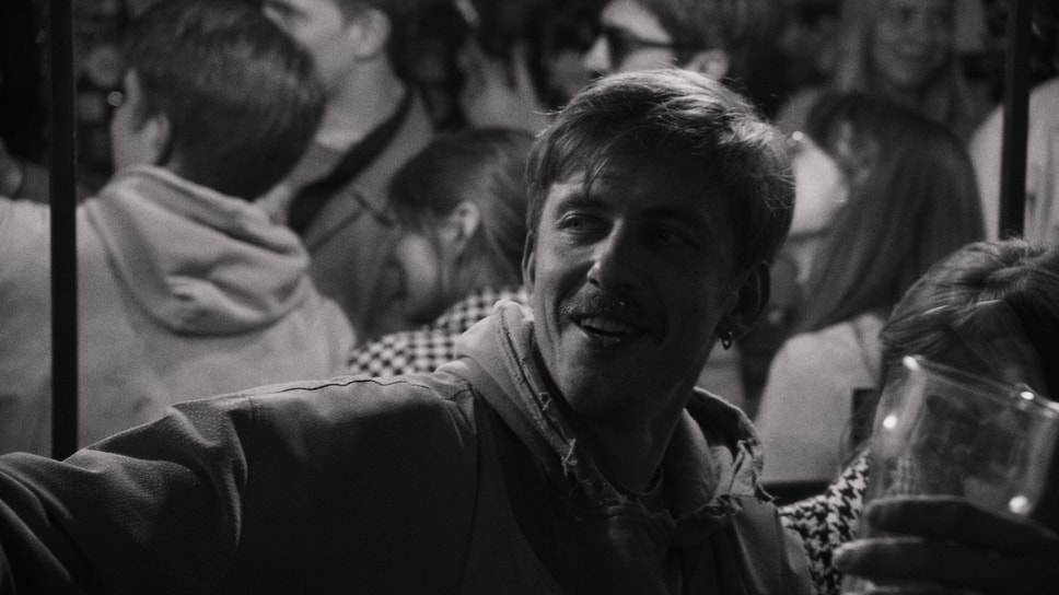 Кадр из фильма «Картины дружеских связей», режиссер Софья Райзман, 2025