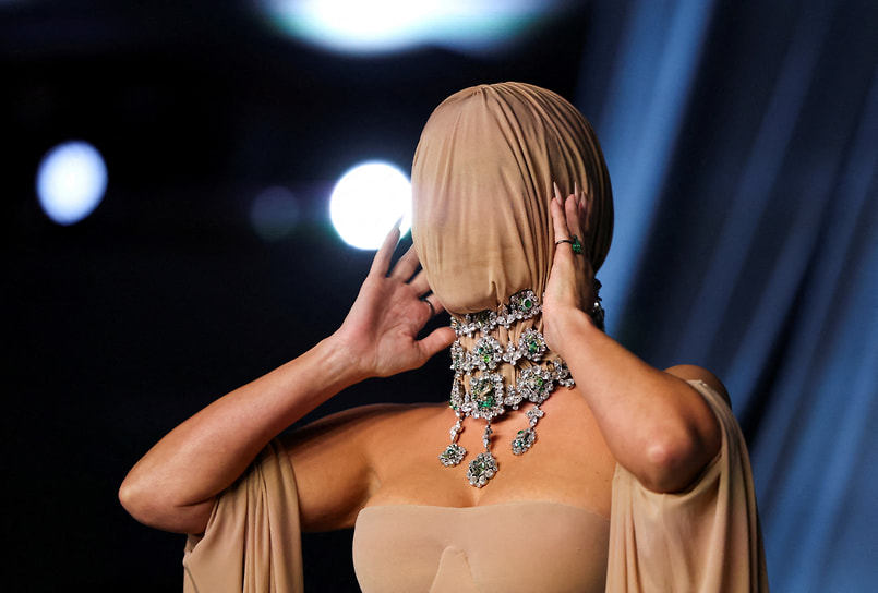 Ким Кардашьян в кутюрном Maison Margiela