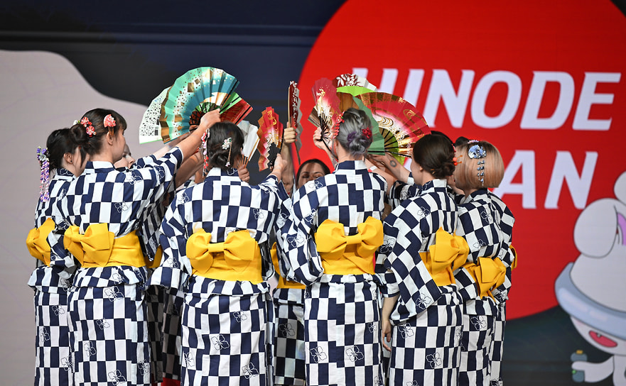 В групповом конкурсе косплея под названием «Командный перформанс» участвовали команды от 5 до 10 человек