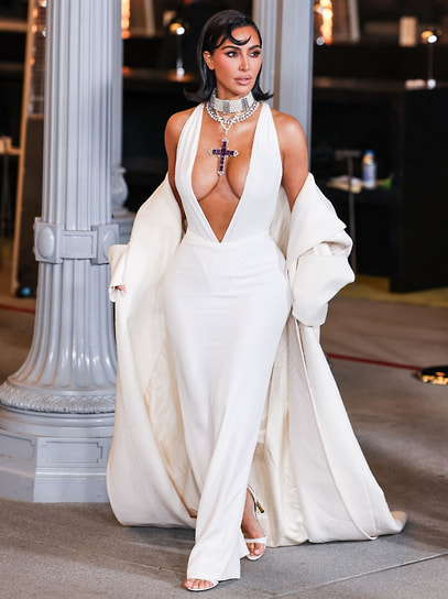 Ким Кардашьян (полное имя — Кимберли Ноэль Кардашьян) родилась в Лос-Анджелесе в семье адвоката Роберта Кардашьяна и светской дамы Крис Дженнер, впоследствии ставшей ее менеджером
&lt;br>На фото: на гала-вечере LACMA Art+Film, 2024 год