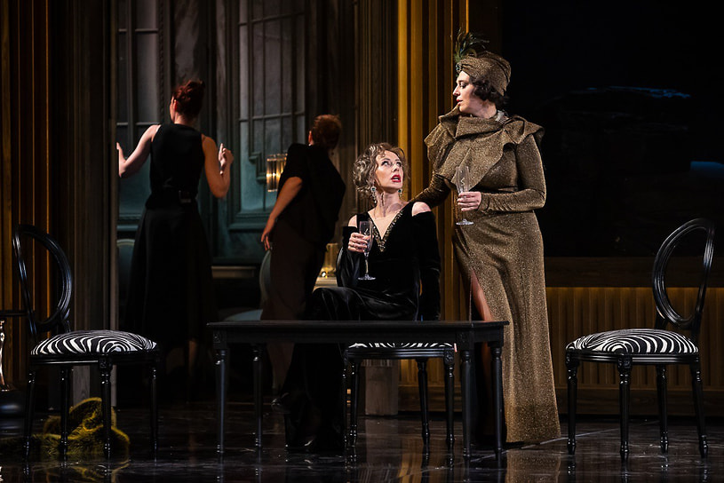 Сцена из спектакля «Игра интересов», режиссер Алексей Бородин