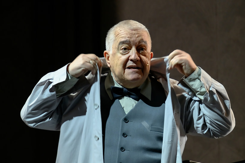 Сцена из спектакля «Скучная история», режиссер Денис Хуснияров