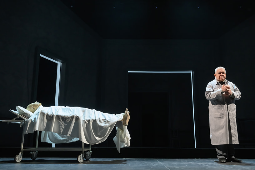 Сцена из спектакля «Скучная история», режиссер Денис Хуснияров