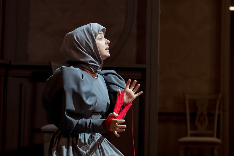 Сцена из спектакля «Скучная история», режиссер Денис Хуснияров