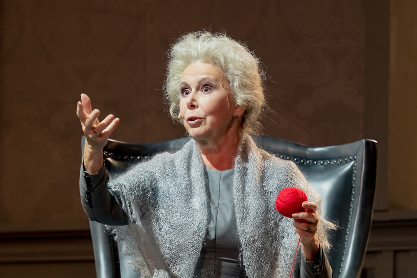 Сцена из спектакля «Скучная история», режиссер Денис Хуснияров