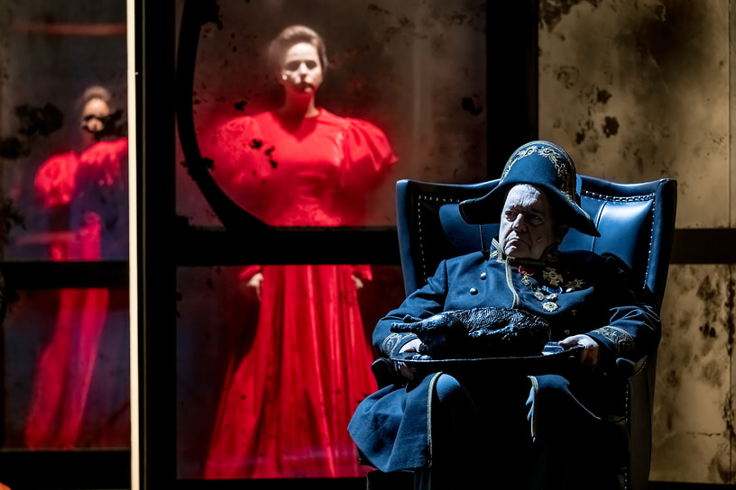 Сцена из спектакля «Скучная история», режиссер Денис Хуснияров