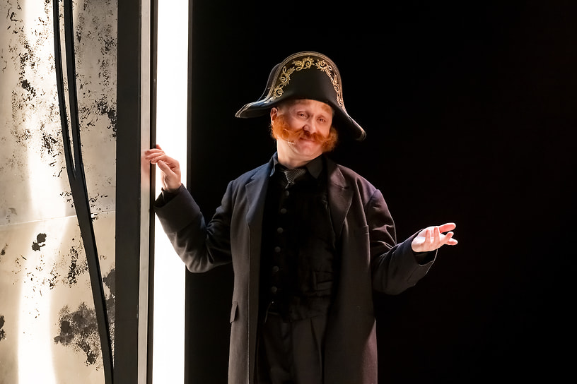 Сцена из спектакля «Скучная история», режиссер Денис Хуснияров