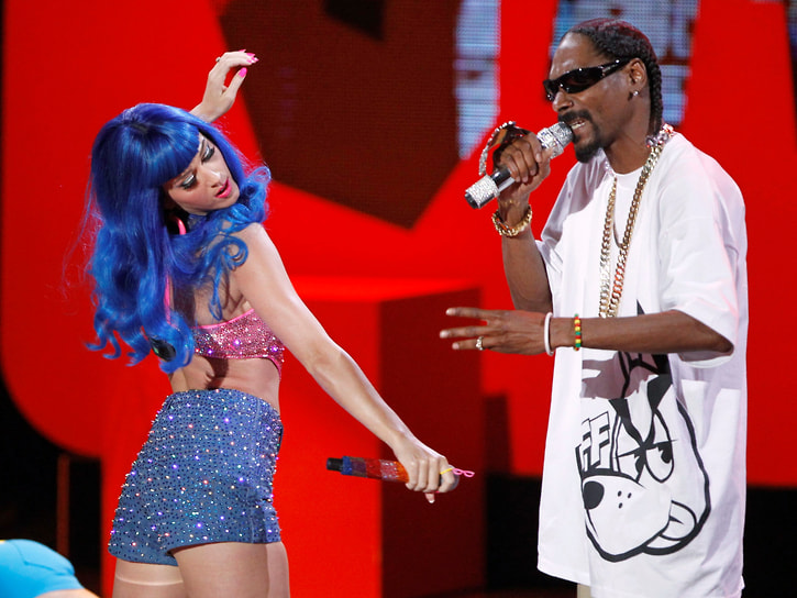 В 2010 году певица при участии рэпера Снуп Дога (на фото) выпустила сингл «California Gurls», ставший мировым хитом