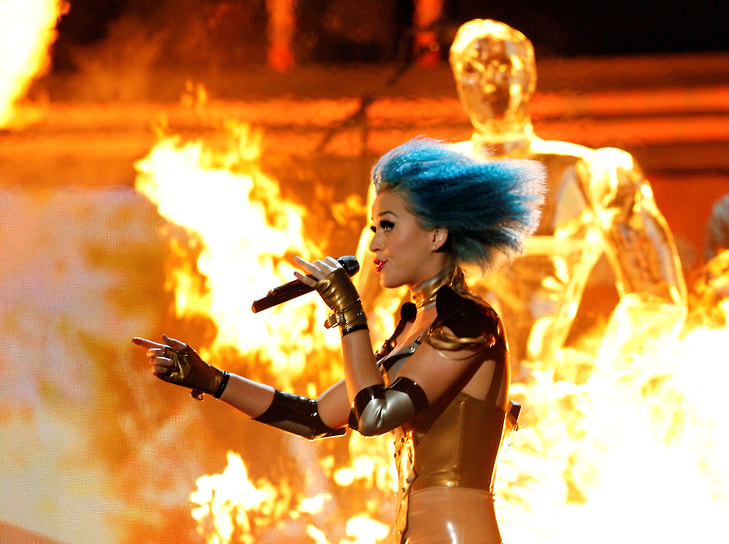 Выступление певицы на «Грэмми-2012» с новой песней «Part of Me» называли одним из лучших в карьере исполнительницы 