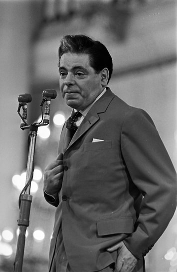 «Зло многолико. Но человеческих пороков в чистом виде не так уж много: трусость, жадность, зависть, себялюбие. Дальше в этом перечне пойдут разновидности уже названных качеств. Эти пороки, делающие человека рабом, искусство бичевало во все времена»